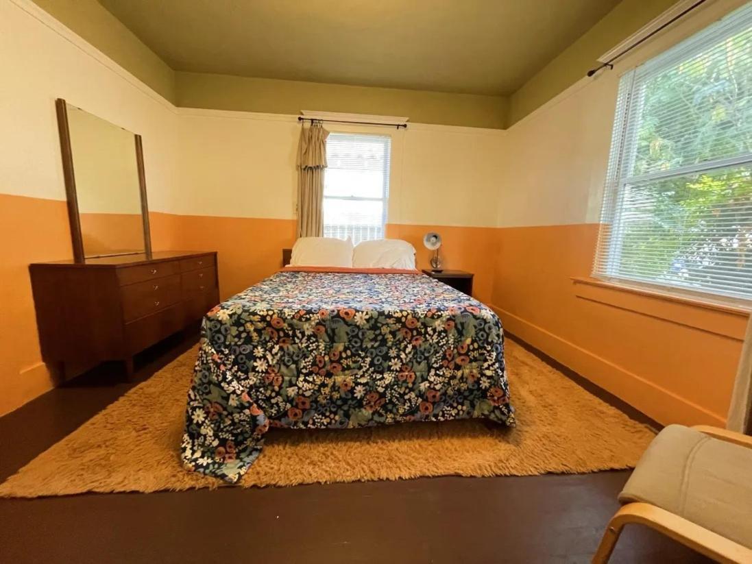 The Good Manor Hostel Fresno Room photo