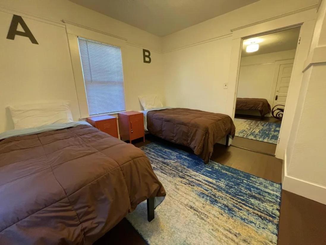 The Good Manor Hostel Fresno Room photo